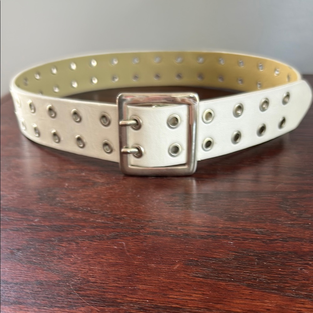 Stylish Cream Belt with Silver Accents - Picture 1 of 4